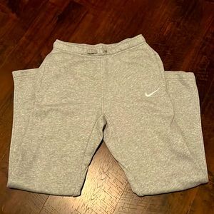 Boys gray Nike sweat pants